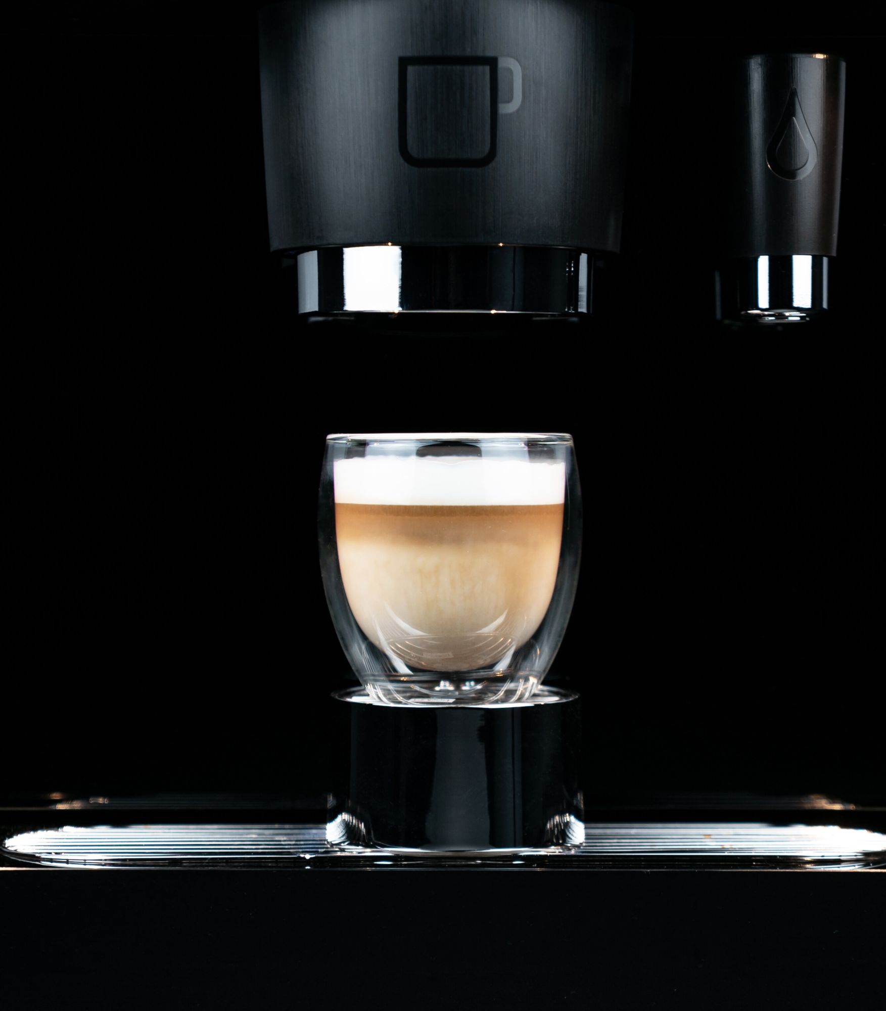 Coffetek Vitro Series 3 Closeup with Coffee.jpg